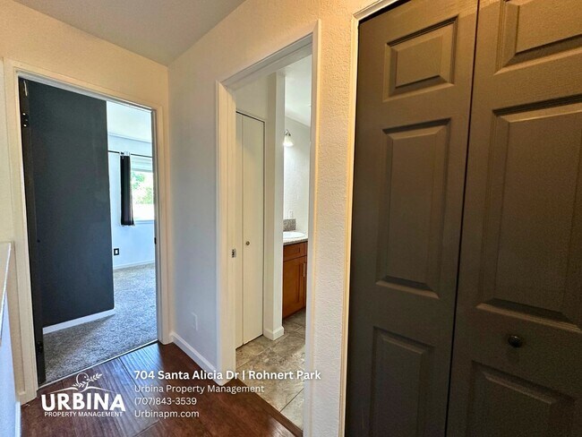 Building Photo - 704 Santa Alicia Dr