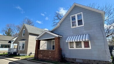 Building Photo - 44 Vandine Pl NE