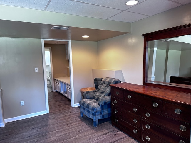 Building Photo - 1067 Treeline Dr