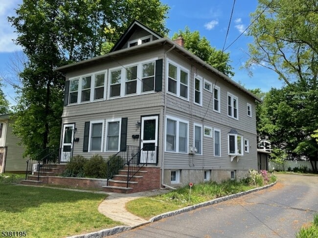 Building Photo - 31 1st St