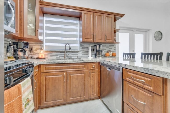 Building Photo - 3145 W 71st Pl