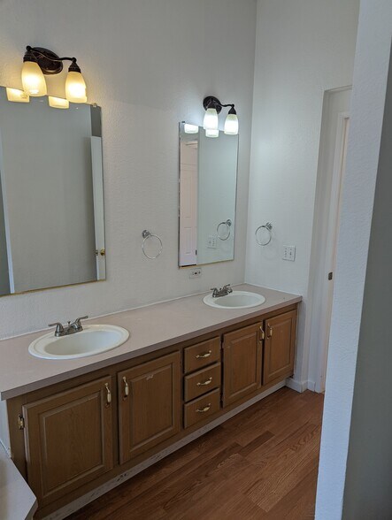 Building Photo - 514 Holbrook St