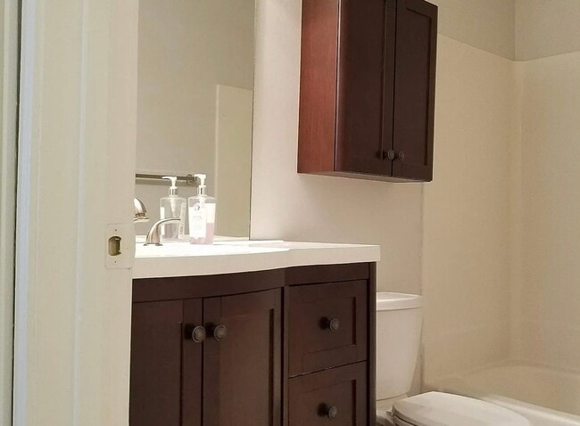 Building Photo - Beautiful 2 bedroom/2 bathroom condo with Mountain View’s