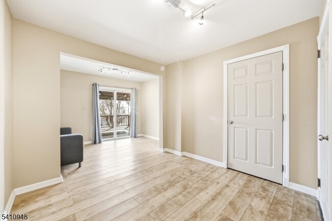 Building Photo - 65 Ridge Ave