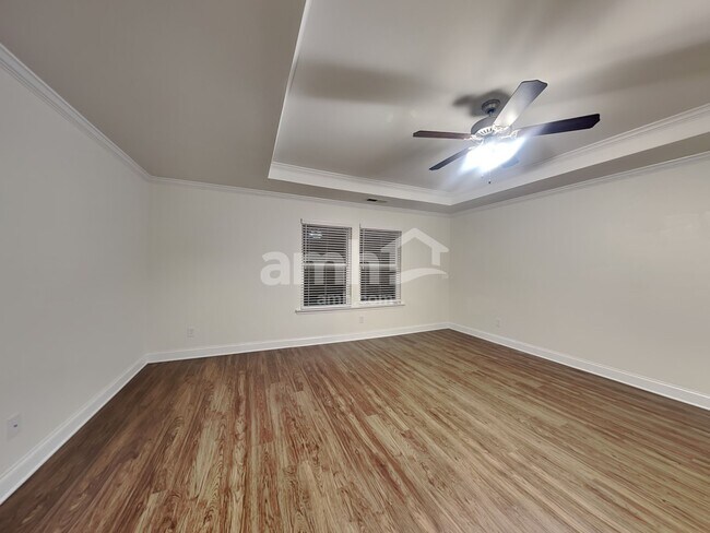 Building Photo - 252 Lake St