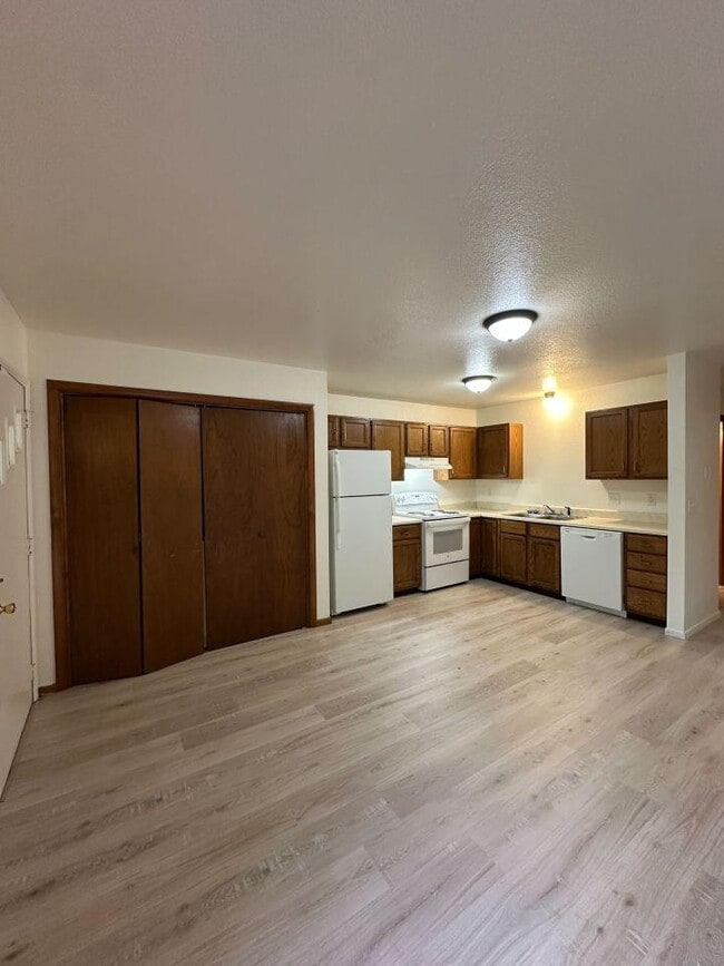 Building Photo - 2 bedroom in Billings MT 59105
