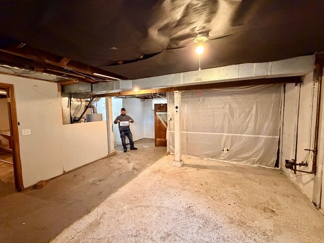 Building Photo - 538 S Hardy Ave