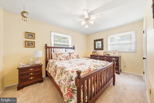 Building Photo - 40 Pine knoll Dr