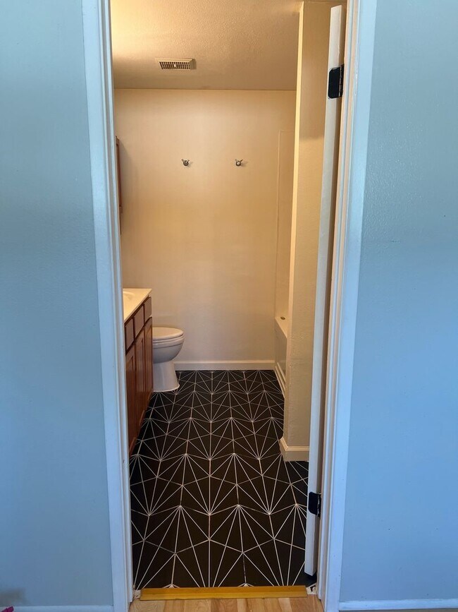 Building Photo - All Utilities Included! Charming 2-Bedroom...