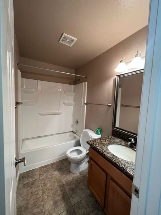 Building Photo - 3715 Tallyho Dr