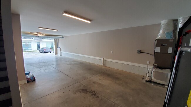 Building Photo - 1300 Lischey Ave