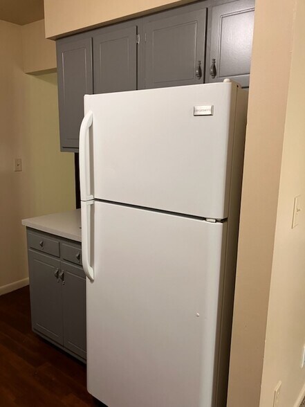 Fridge - 2910 Gardentown Dr SW