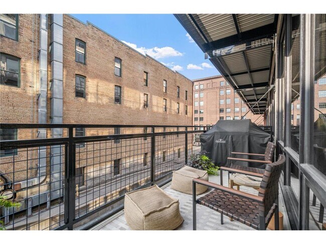 Building Photo - 618 N Washington Ave