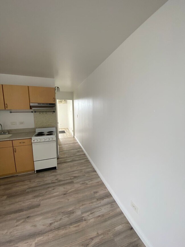 Building Photo - Convenient 1 Bedroom, 1 Bath, 1 Parking  Near Waikiki