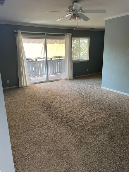 Living Room - 231 Masters Ct