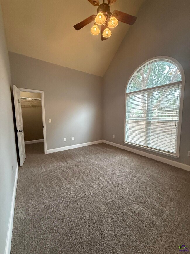 Building Photo - 104 Montview Way