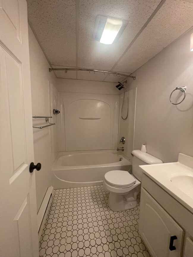 Building Photo - Downtown Kittery- close to the Shipyard