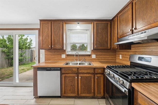 Building Photo - 2905 SW 82nd St