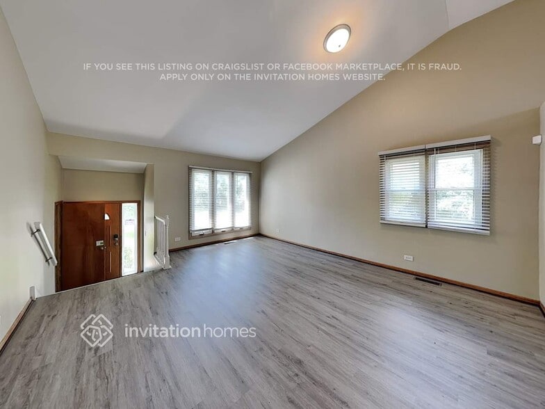 Building Photo - 800 E Belmont Ave