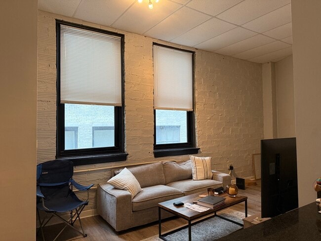 Building Photo - 20 N State St