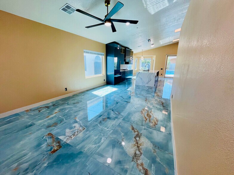 Building Photo - 8709 E Gail Rd