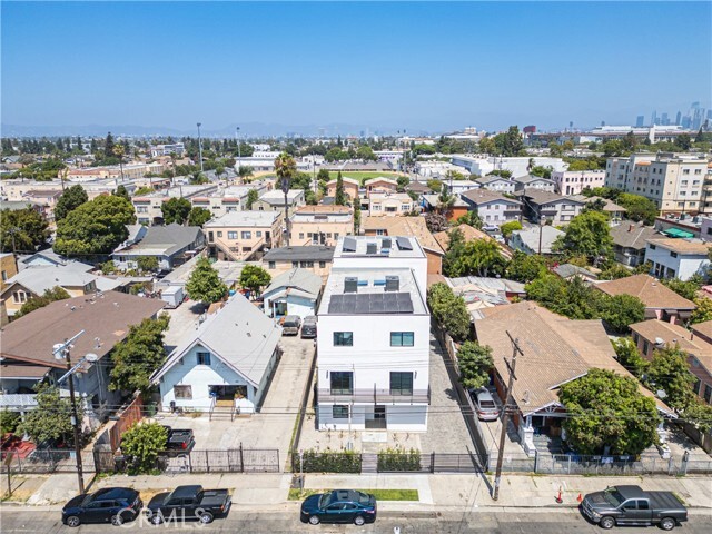 Building Photo - 1039 W 43rd St