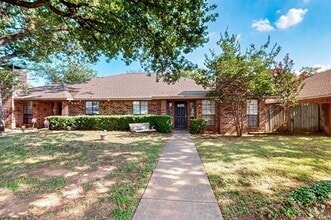 Building Photo - 1902 N Irving Heights Dr