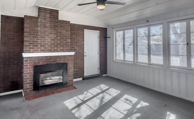 Building Photo - Spacious 5-Bedroom Gem on Locust Street – 2,053 Sq. Ft. of Comfort in Denver's Heart!