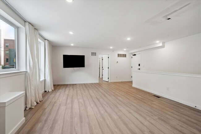 Building Photo - 1338 N 15th St