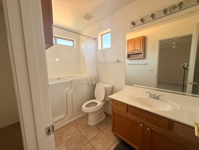 Building Photo - Cul-de-Sac Living | 3 Bed + Bonus Room | Pool + Greenbelt Views