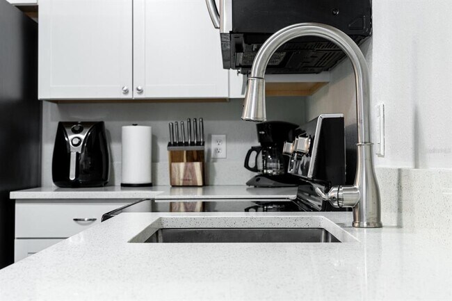 Building Photo - 4327 17th Ave S