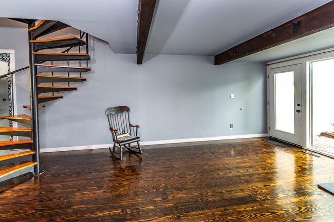 Building Photo - 9 Arden Way