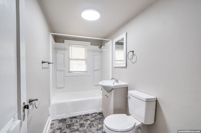 Building Photo - 848 Howard St