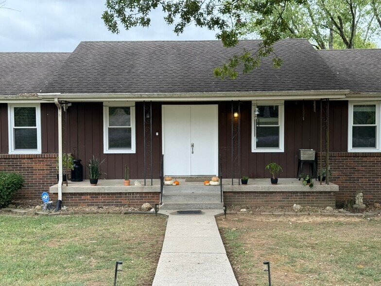 Building Photo - 214 Rosehill Dr