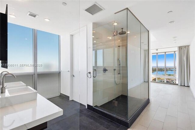 Building Photo - 1100 Biscayne Blvd