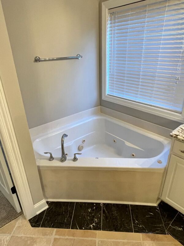 Building Photo - 9739 Valley Springs Dr