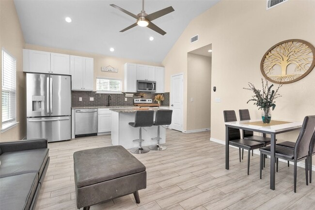 Building Photo - 286 Westchase St