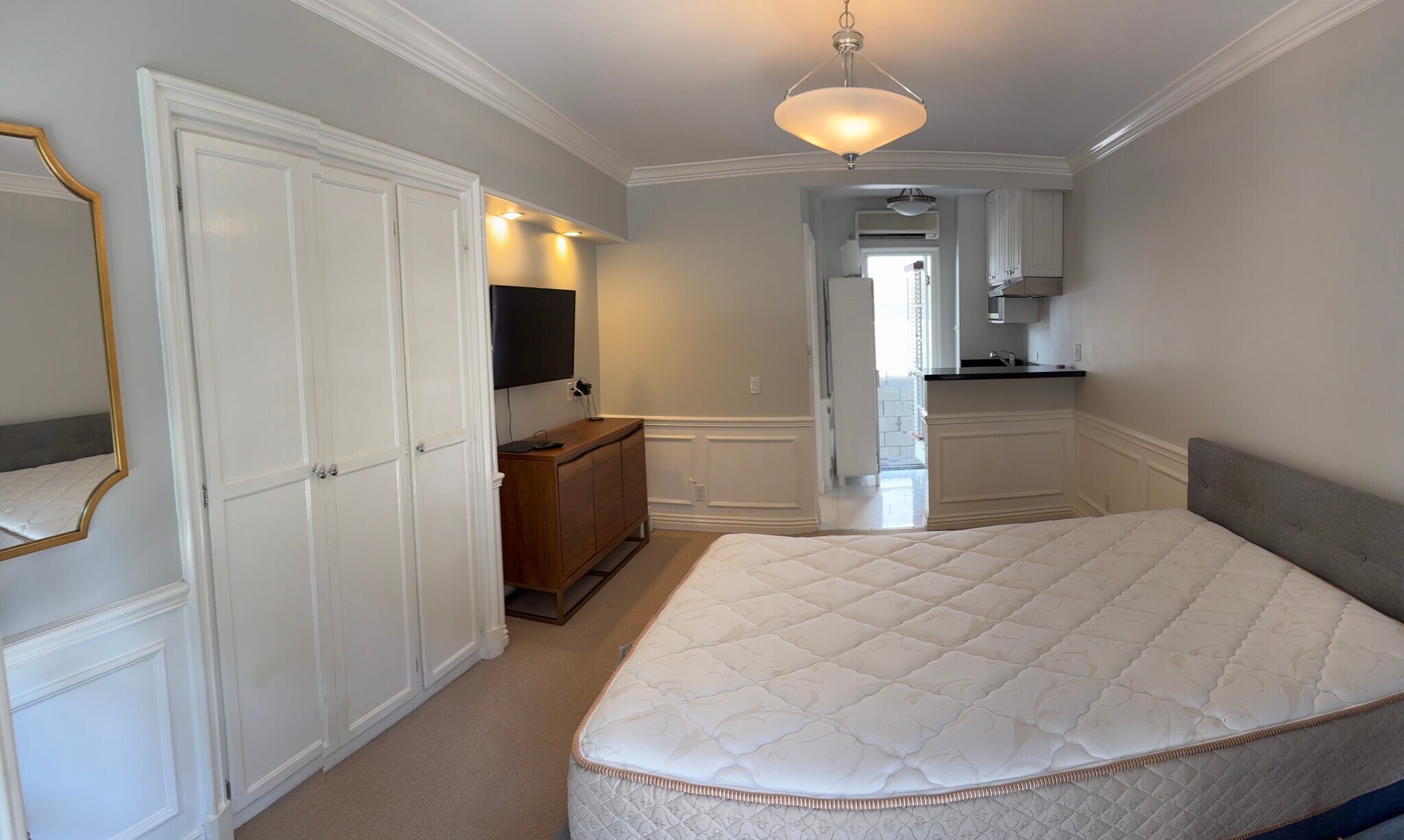 living area - 805 N McCadden Pl