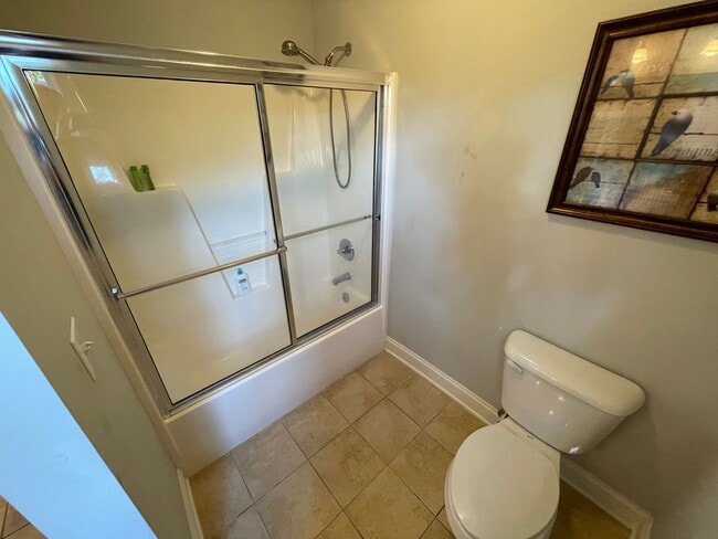 Building Photo - 4 Bedroom 3.5 Bath Home in Carolina Lakes!