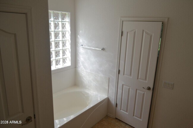 Building Photo - 3316 W Inspiration Dr