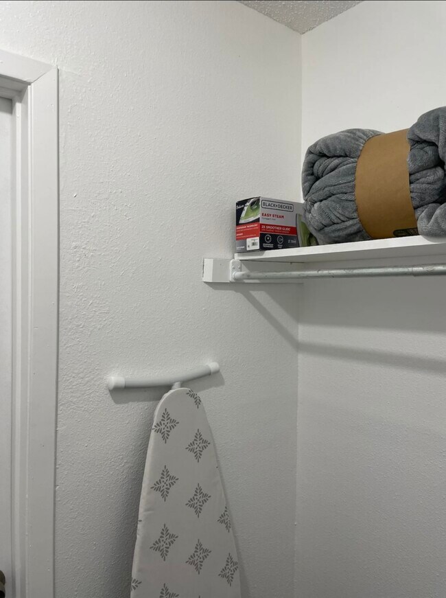 Building Photo - 336 Victor St