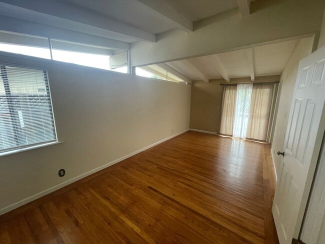 Building Photo - $3,590 / 3 BR - 1509 SF - VERY NICE MISSIO...