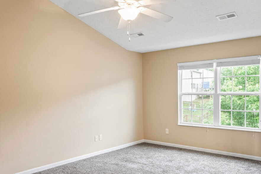 Building Photo - 2748 Pebble Creek Way