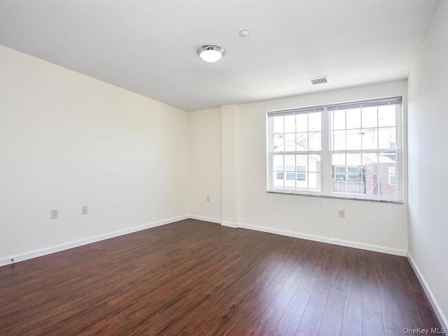 Building Photo - 400 Carney St