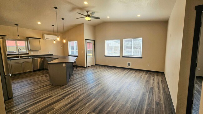Building Photo - 212 Annie Ave