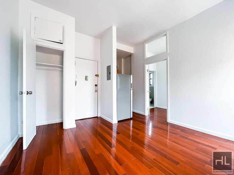 Building Photo - GREENE AVENUE / NO FEE / 2-Months Free / Charming Bed-Stuy 1-Bed 1-Bath / Prime Location