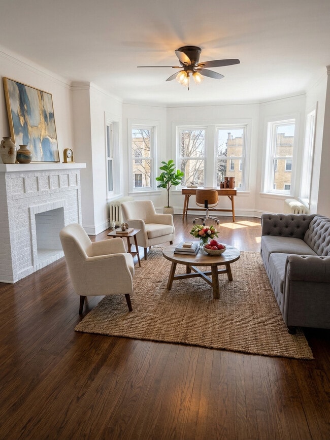 Building Photo - 6246 N Oakley Ave