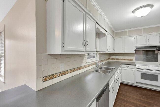 Building Photo - Charming 4-Bedroom, 2-Bath Brick Home with...