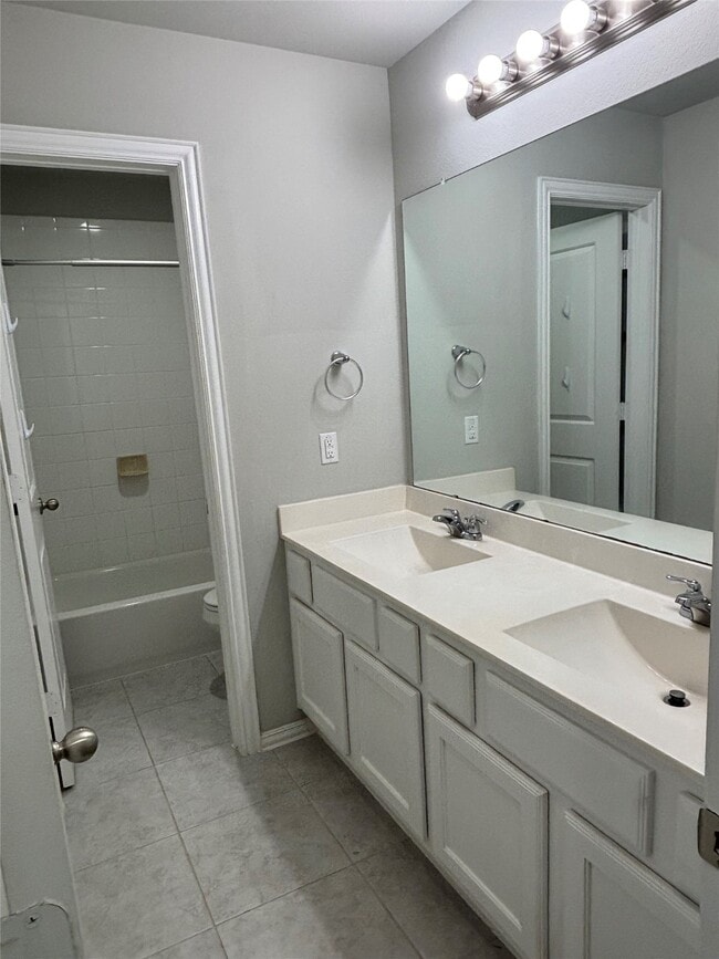 Building Photo - 3734 Bach St