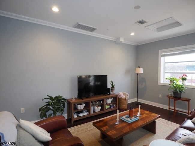 Building Photo - 36 Main St